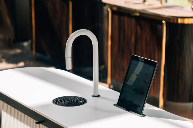 TopHealth: Smart Hydration Solution for Daily Wellbeing